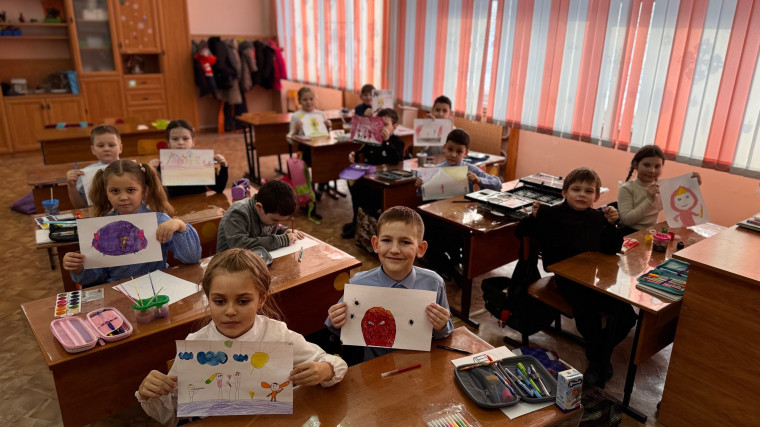 Сцена на холсте.